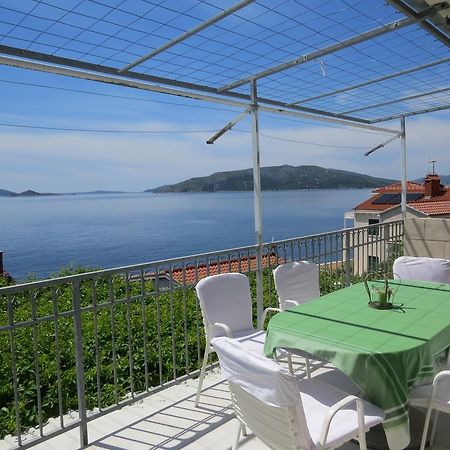 Apartments Lovric - 30 Meters To The Beach トロギール エクステリア 写真