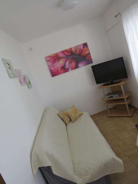 Apartments Lovric - 30 Meters To The Beach トロギール エクステリア 写真