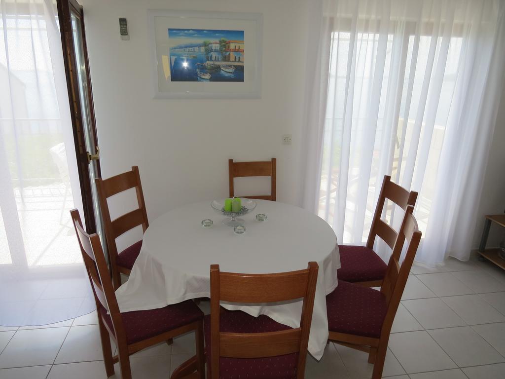 Apartments Lovric - 30 Meters To The Beach トロギール エクステリア 写真