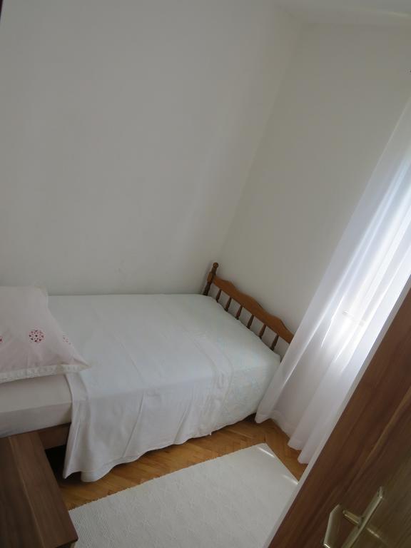Apartments Lovric - 30 Meters To The Beach トロギール エクステリア 写真