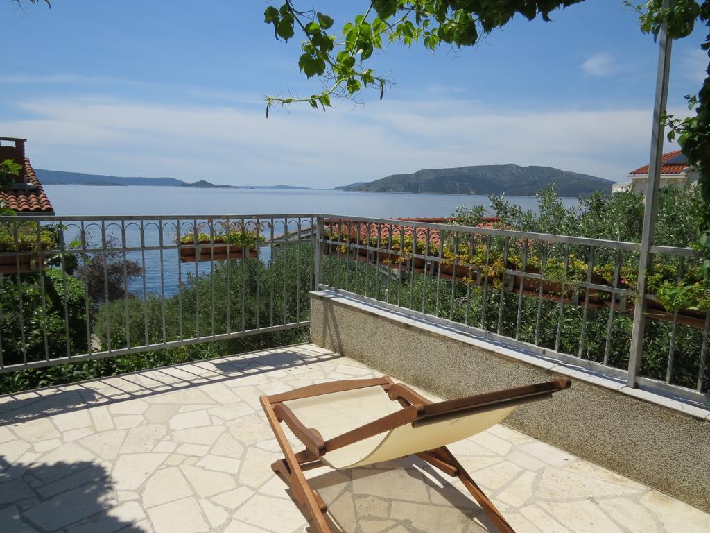 Apartments Lovric - 30 Meters To The Beach トロギール エクステリア 写真