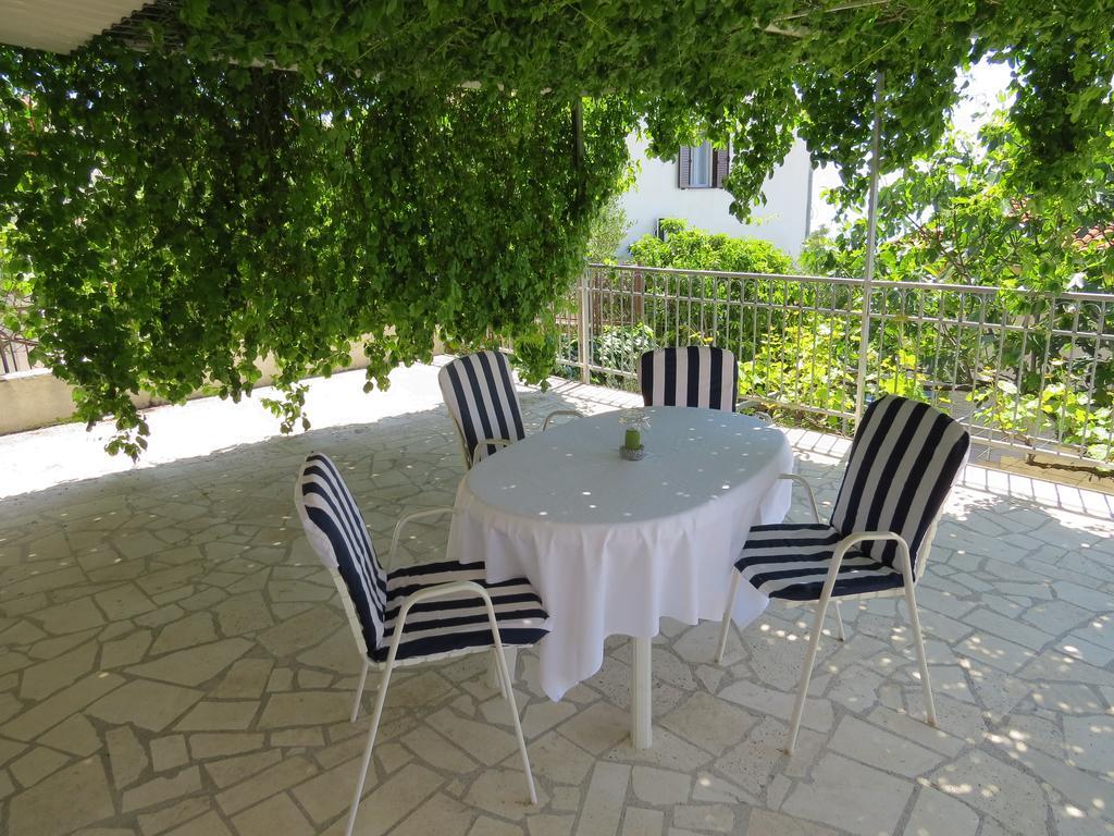 Apartments Lovric - 30 Meters To The Beach トロギール エクステリア 写真