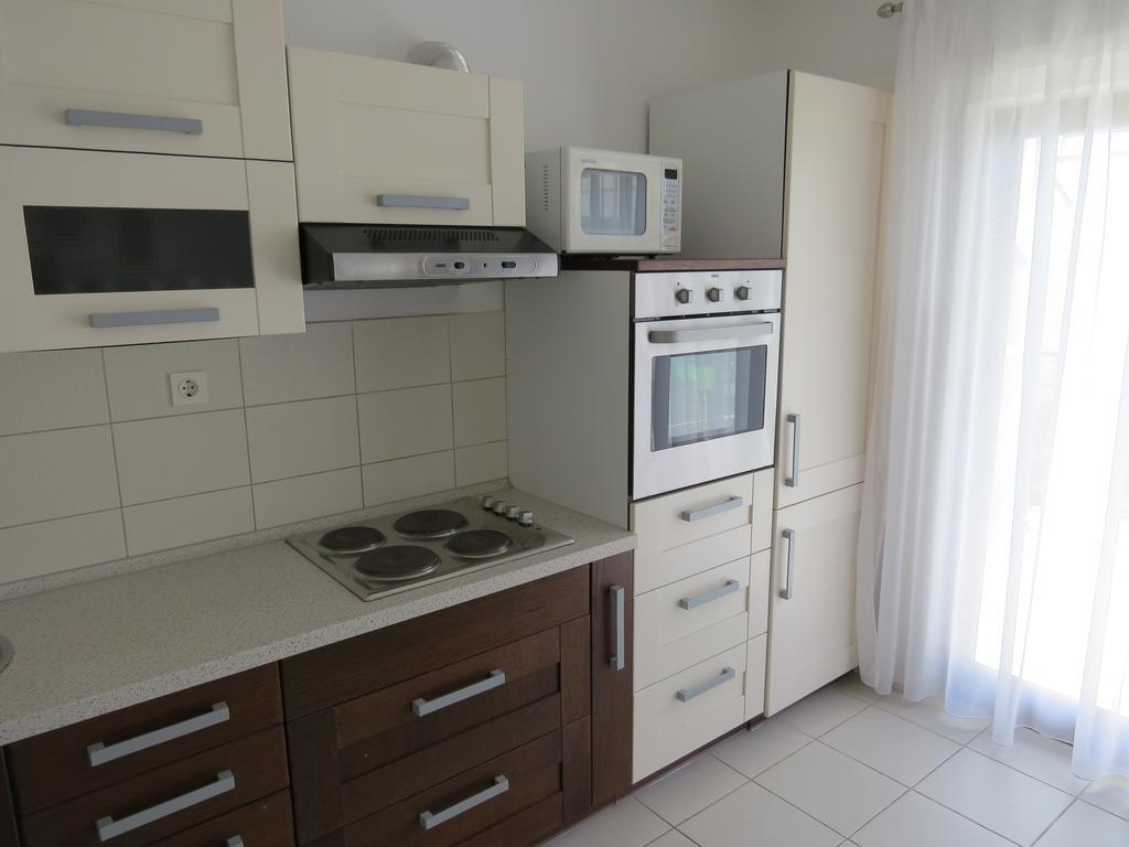 Apartments Lovric - 30 Meters To The Beach トロギール エクステリア 写真