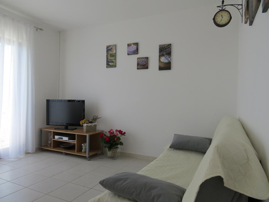 Apartments Lovric - 30 Meters To The Beach トロギール エクステリア 写真