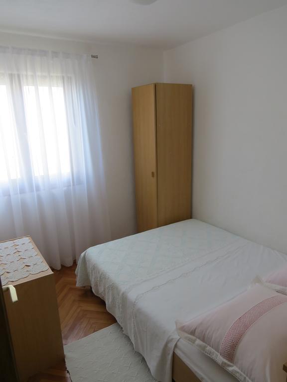 Apartments Lovric - 30 Meters To The Beach トロギール エクステリア 写真