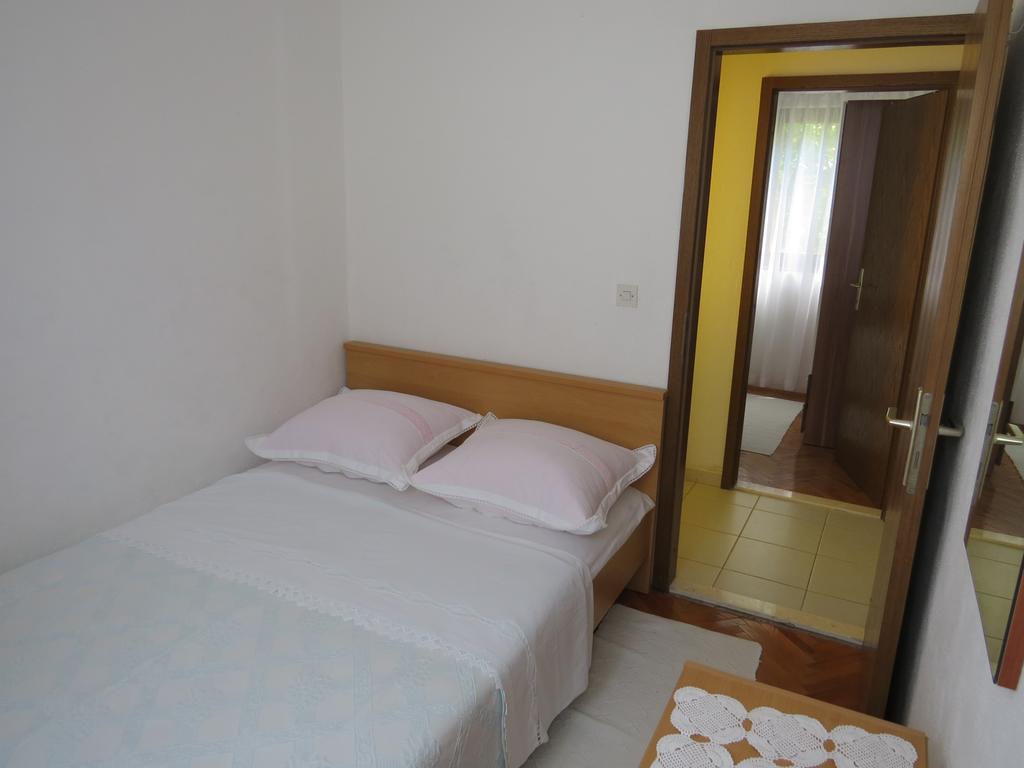 Apartments Lovric - 30 Meters To The Beach トロギール エクステリア 写真