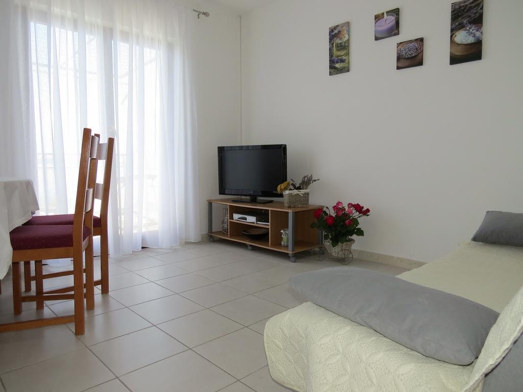 Apartments Lovric - 30 Meters To The Beach トロギール エクステリア 写真
