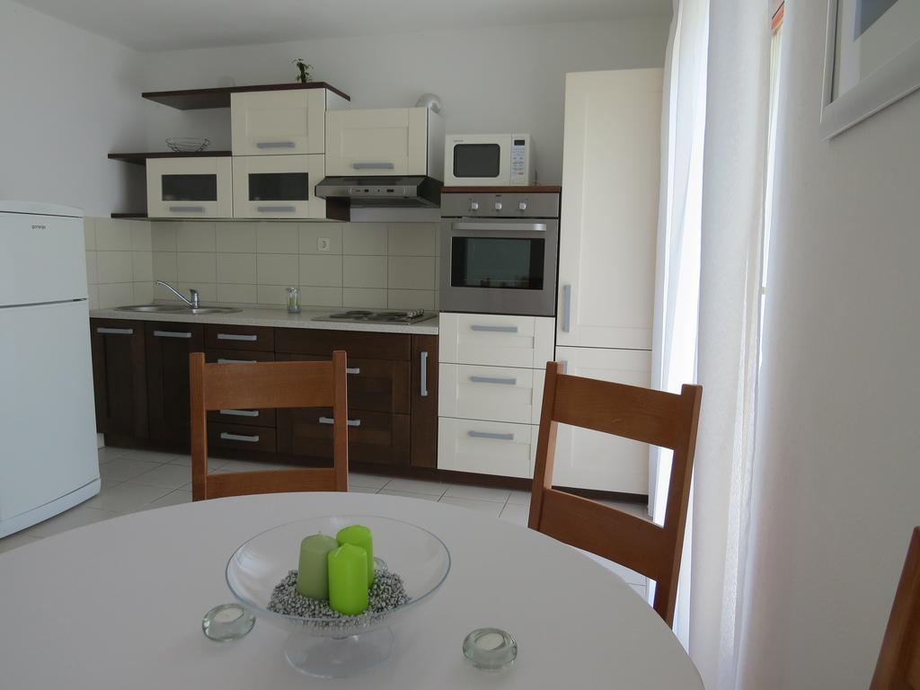 Apartments Lovric - 30 Meters To The Beach トロギール エクステリア 写真