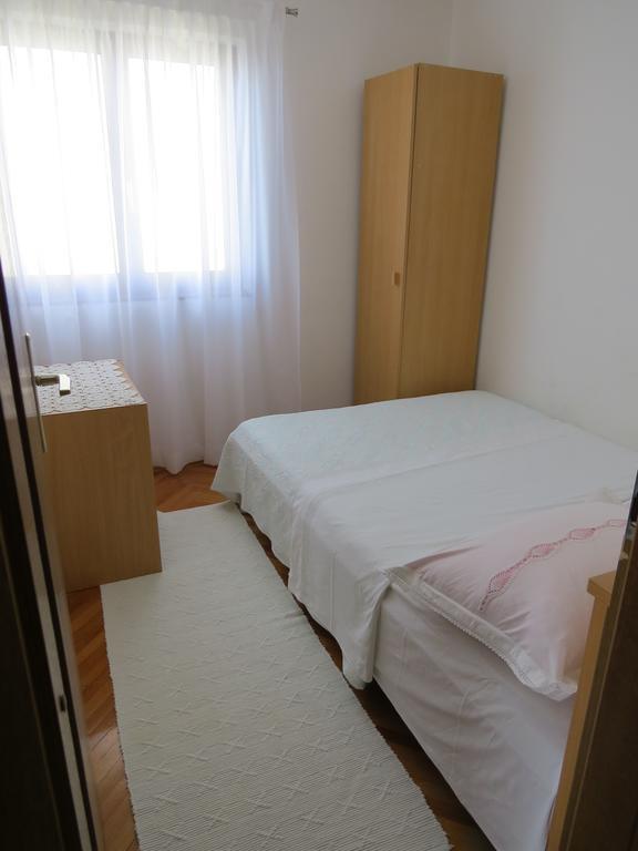 Apartments Lovric - 30 Meters To The Beach トロギール エクステリア 写真
