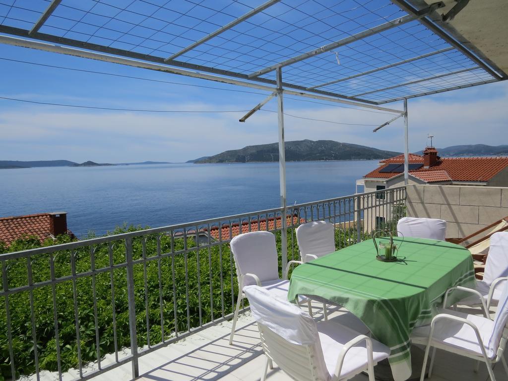 Apartments Lovric - 30 Meters To The Beach トロギール エクステリア 写真