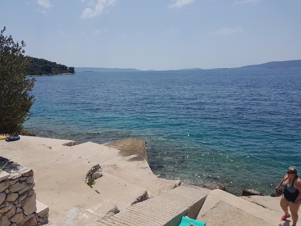 Apartments Lovric - 30 Meters To The Beach トロギール エクステリア 写真