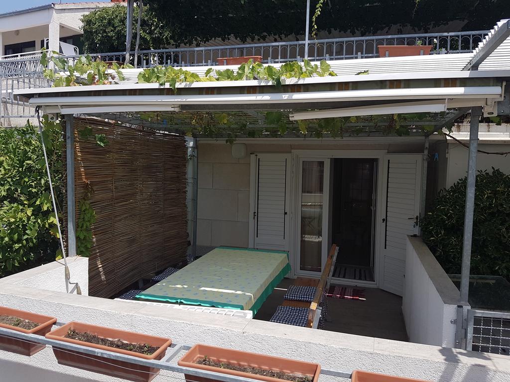 Apartments Lovric - 30 Meters To The Beach トロギール エクステリア 写真