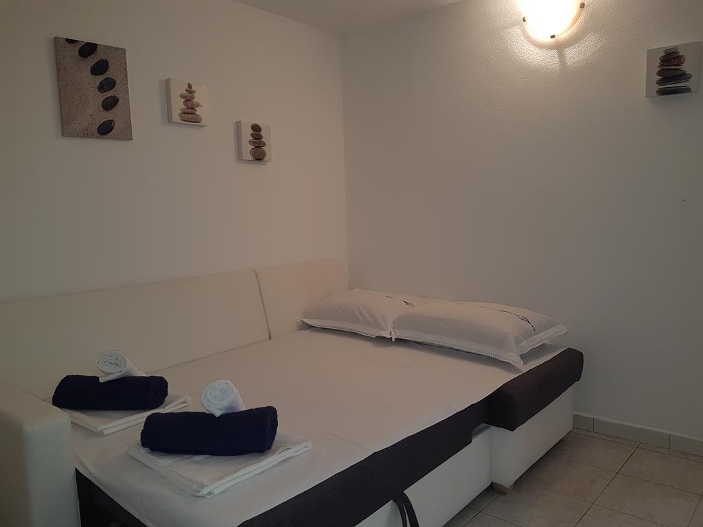 Apartments Lovric - 30 Meters To The Beach トロギール エクステリア 写真