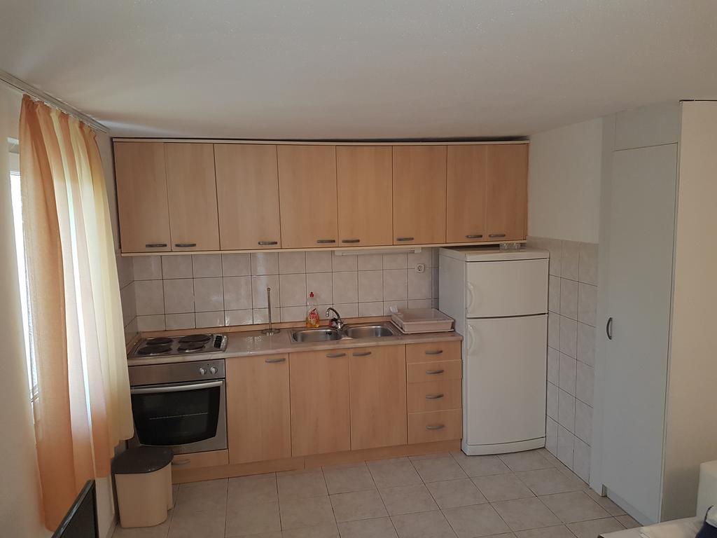 Apartments Lovric - 30 Meters To The Beach トロギール エクステリア 写真